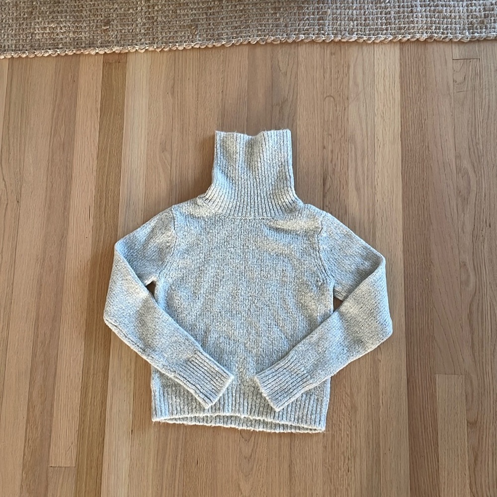 Brandy Melville turtle neck sweater